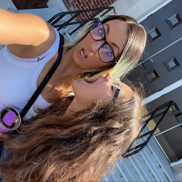 Welcome to Popley’s Closet ☀️ - Picture 12 of 14